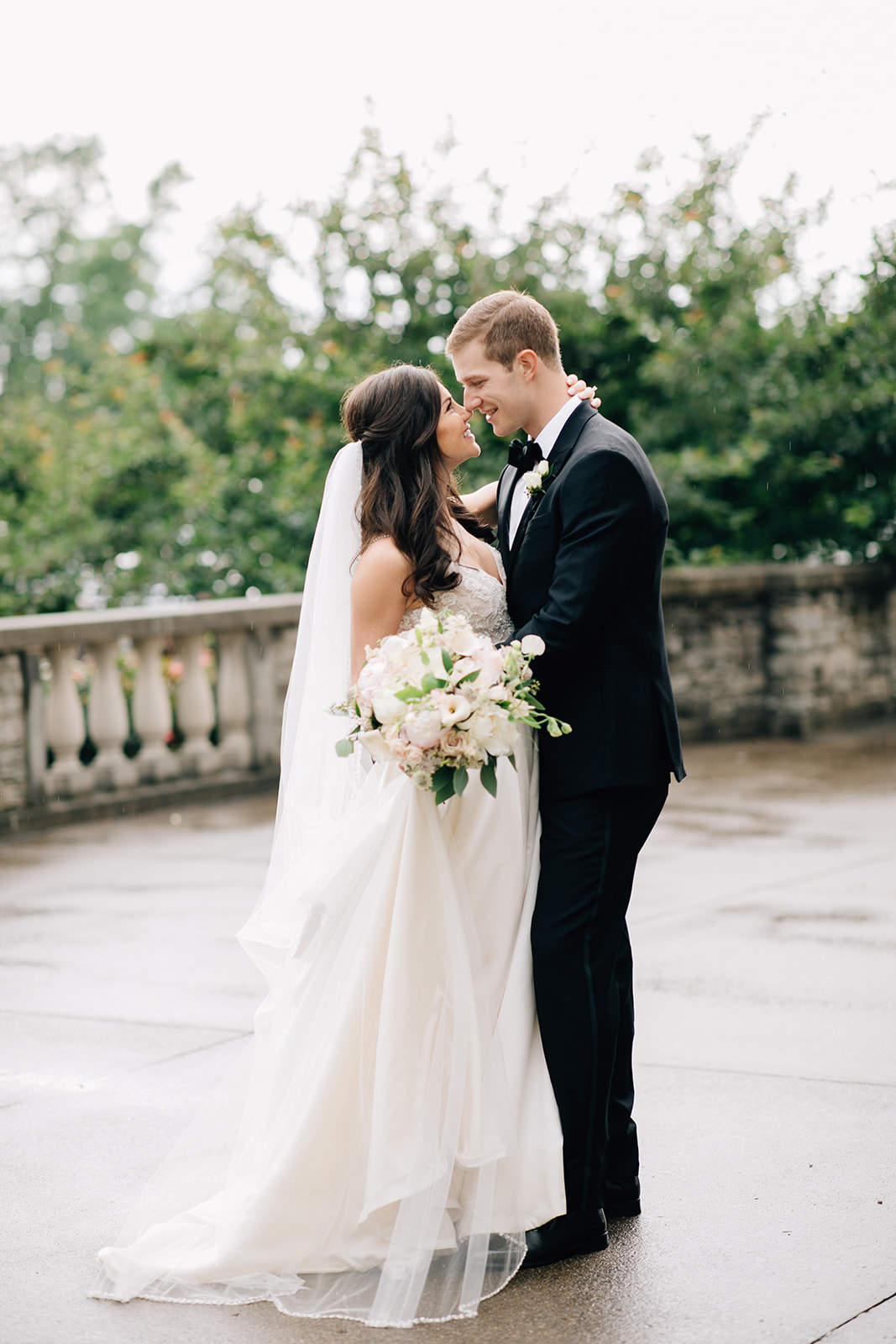 bride and groom getting married in downtown cincinnati ohio alt park destination wedding photographer